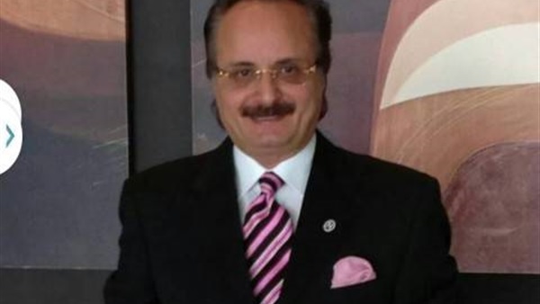 الدكتور نبيل عبد