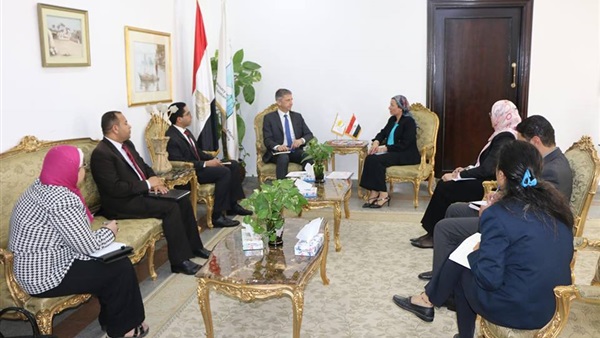 وزيرة البيئة والسفير