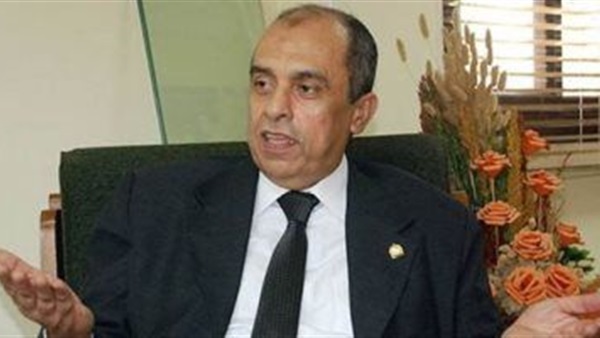 الدكتور أحمد العطار