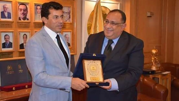 جامعة حلوان تكرم