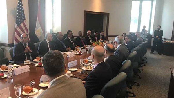 شكرى يجتمع برجال