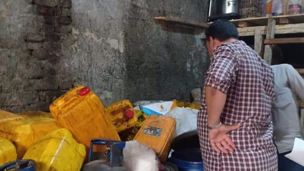 ضبط 390 لتر زيت طعام