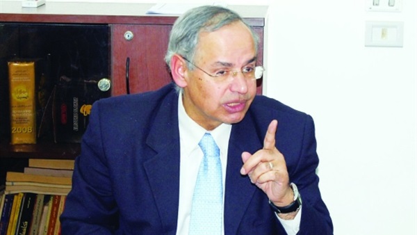 الدكتور محمد الشحات