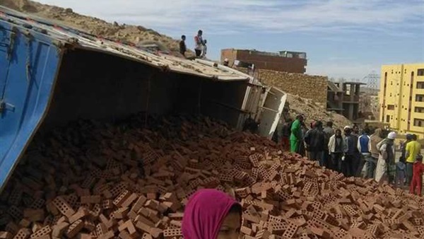 انقلاب سيارة محملة