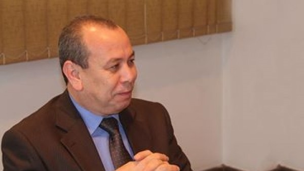 الدكتور إسماعيل عبد