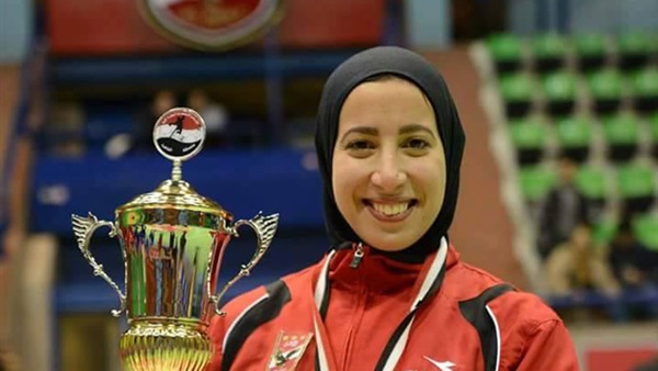 نور ياسين لاعبة الفريق