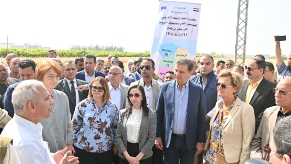 جانب من استقبال وزير