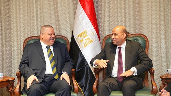 وزير العمل وإتقان