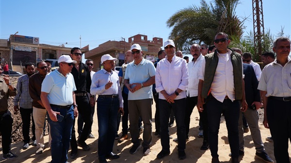 وزير الدفاع ومحافظ