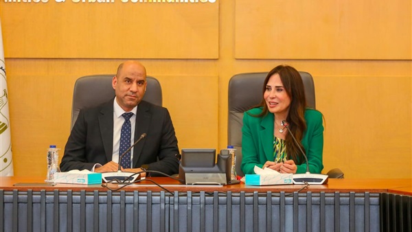 وزيرا الإسكان والعمل