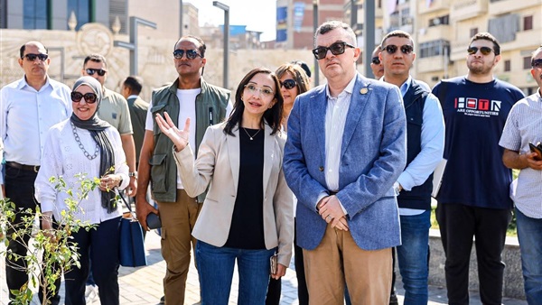 وزير التخطيط ومحافظ