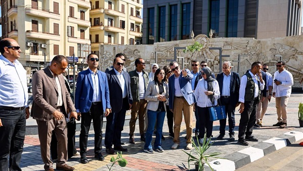 وزير التخطيط ومحافظ