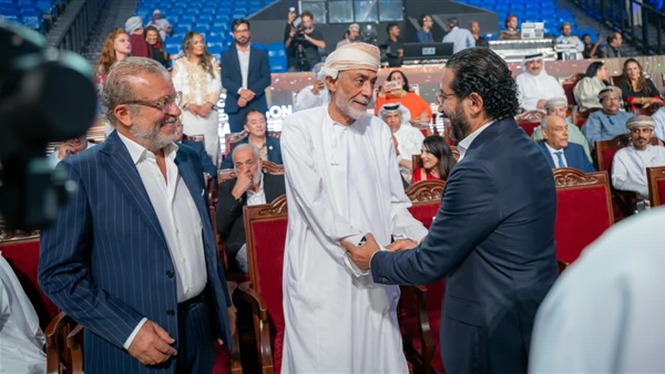 15 عرضًا مسرحيًا