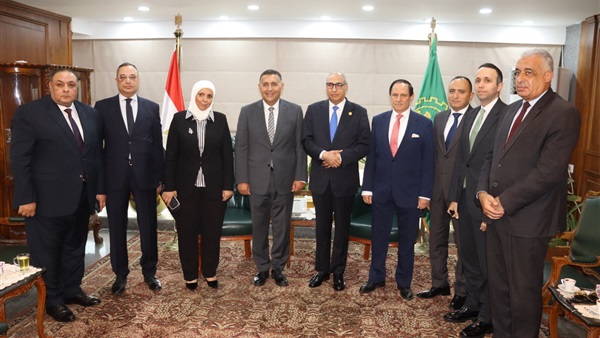 محافظ القليوبية يستقبل