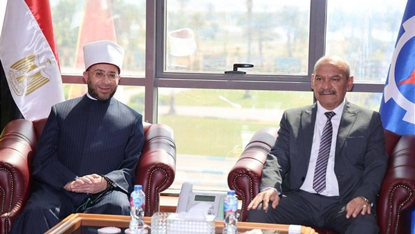 محافظ السويس يستقبل