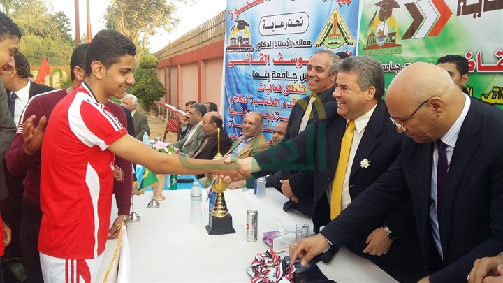 بالصور...رئيس جامعة بنها يفتتح الملاعب الجديدة بالمدينة الجامعية 
