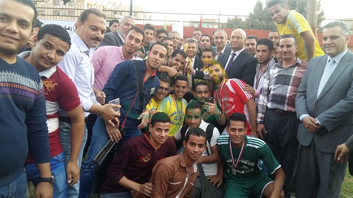 بالصور...رئيس جامعة بنها يفتتح الملاعب الجديدة بالمدينة الجامعية 