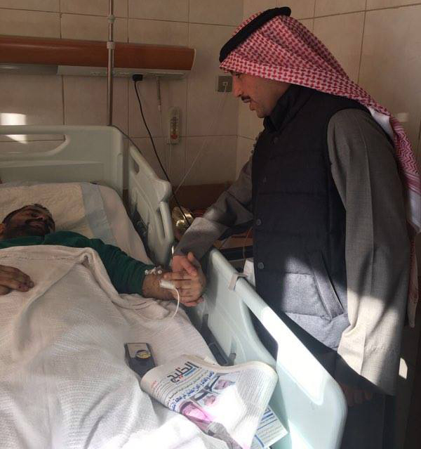 الغانم والمحمد يزوران النقيب إسماعيل بهبهاني بمستشفي مبارك الكبير