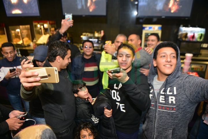 بالصور.. أحمد آدم يحتفل بعرض "القرموطى فى أرض النار" وسط جمهوره بالصور.. أحمد آدم يحتفل بعرض "القرموطى فى أرض النار" وسط جمهوره