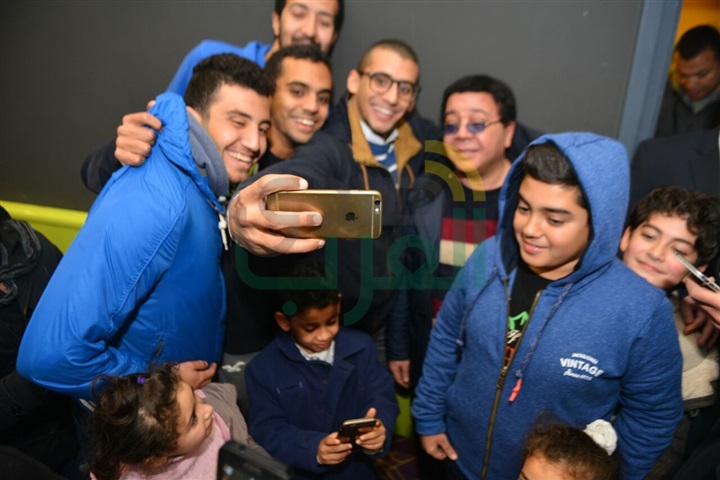 بالصور.. أحمد آدم يحتفل بعرض "القرموطى فى أرض النار" وسط جمهوره بالصور.. أحمد آدم يحتفل بعرض "القرموطى فى أرض النار" وسط جمهوره