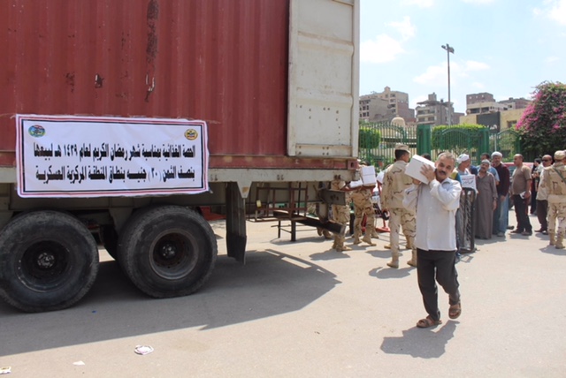 بتوجيهات "السيسي".. طرح 2 مليون وسبعمائة ألف عبوة غذائية بالمناطق الأكثر إحتياجًا