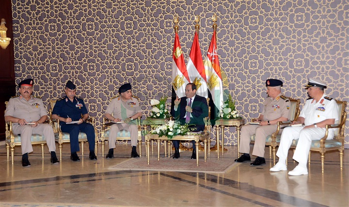 "الرئيس السيسى" يلتقى بعد صلاة الجمعة بعدد من قادة القوات المسلحة بمسجد المشير طنطاوى
