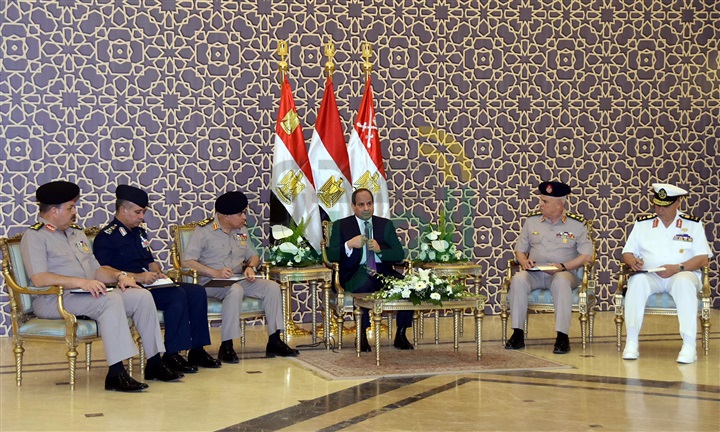 "الرئيس السيسى" يلتقى بعد صلاة الجمعة بعدد من قادة القوات المسلحة بمسجد المشير طنطاوى
