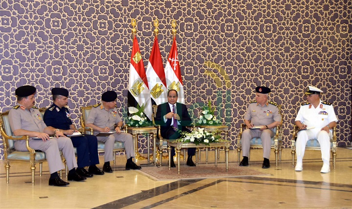"الرئيس السيسى" يلتقى بعد صلاة الجمعة بعدد من قادة القوات المسلحة بمسجد المشير طنطاوى