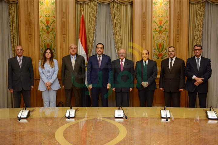 العصار" و"مدبولى" يوقعان بروتوكول للتعاون  فى تنفيذ المشروعات القومية والتنموية للدولة