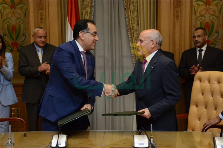 العصار" و"مدبولى" يوقعان بروتوكول للتعاون  فى تنفيذ المشروعات القومية والتنموية للدولة