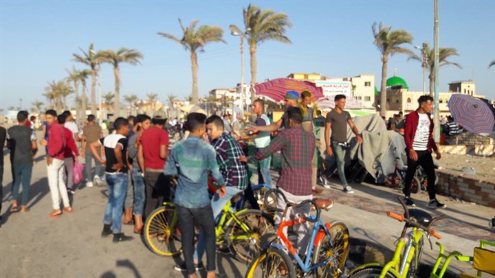 بالصور.. في ثاني أيام العيد.. حدائق كفر الشيخ تواصل استقبال الهاربين من الحرارة و"الشماسي" تحتل شواطئ مصيف بلطيم  