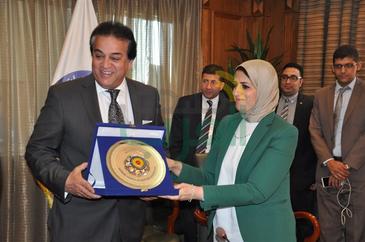 وزيرة الصحة: تنسيق وتعاون كامل بين الوزارة والتعليم العالى لخدمة المريض وتفعيل المجلس الأعلى للصحة بالمحافظات
