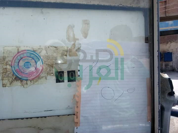 بالصور..رفع لافتات بأسعار الوقود الجديدة بمحطات القليوبية 