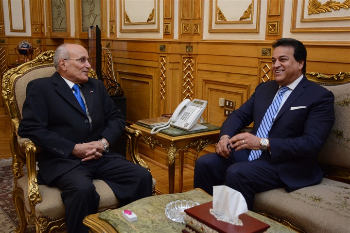 "العصار" و"عبد الغفار" يشهدان توقيع بروتوكول لتصنيع آلات الورش (CNC) بهندسة عين شمس 