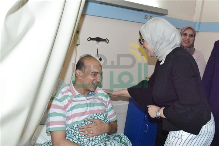 وزيرة الصحة تتفقد الحالة الصحية لـ"مرضى قوائم الانتظار" بعد خروجهم من العمليات