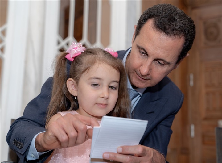 بشار الأسد يستقبل عائلات جنود روس قتلوا فى سوريا (صور) بشار الأسد يستقبل عائلات جنود روس قتلوا فى سوريا (صور)