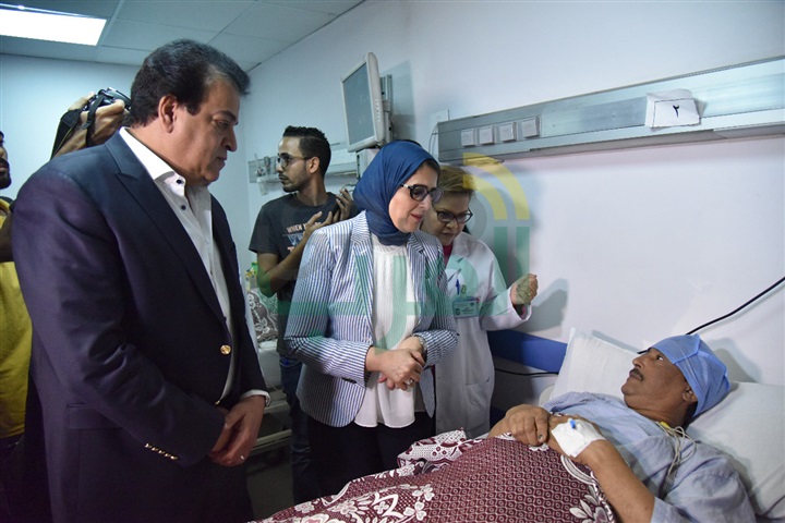 وزيرة الصحة تتفقد الحالة الصحية لـ "مرضى قوائم الانتظار" بمعهد الرمد بالجيزة (صور)