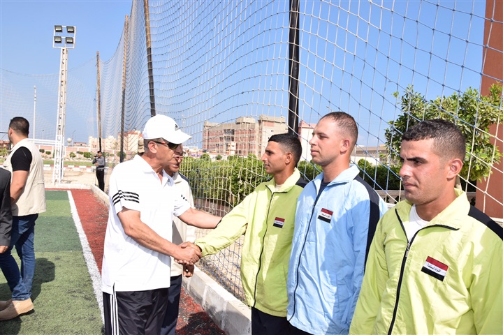 بالصور.. وزير الدفاع يتفقد قوات تأمين شمال سيناء 