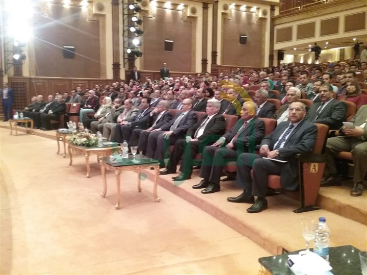 "العصار" و"عبد الغفار" يكرمان الطلاب المتميزين ويؤكدان على أهمية ربط البحث العلمي بالصناعة