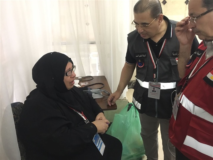 بالصور.. رئيس بعثة الحج الطبية يتفقد العيادات الطبية بمكة المكرمة 