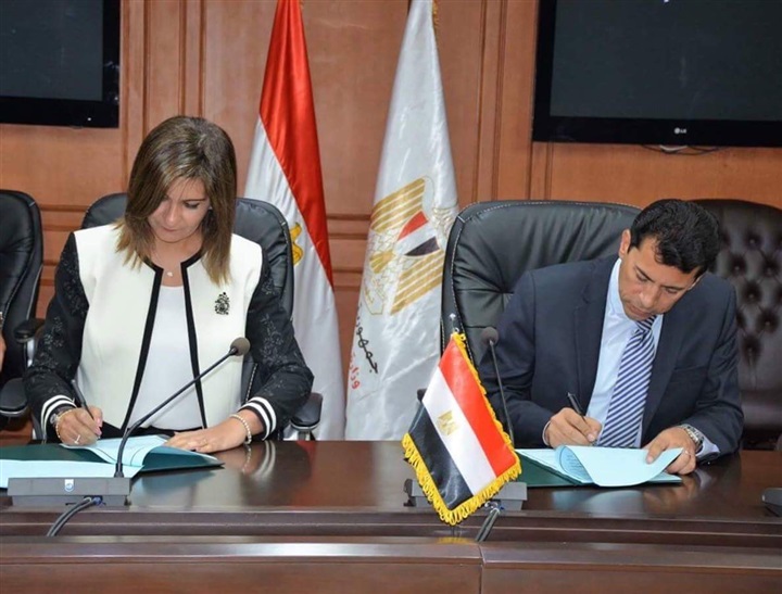 "الشباب" و"الهجرة" توقعان بروتوكول تعاون للاهتمام بشباب المصريين بالخارج 