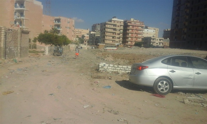 بالصور.. محافظ مطروح يوجه بضبط السيارات والتروسيكلات التي تُلقي القمامة وسط المدينة
