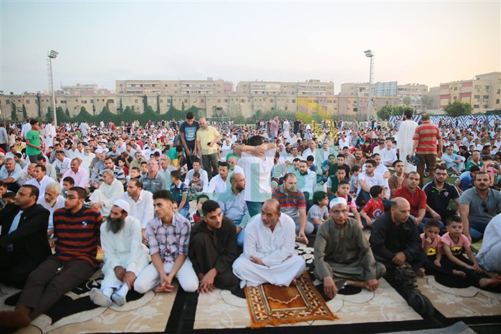 بالفيديو.. محافظ كفر الشيخ يؤدى صلاة عيد الأضحى المبارك بالاستاد الرياضي