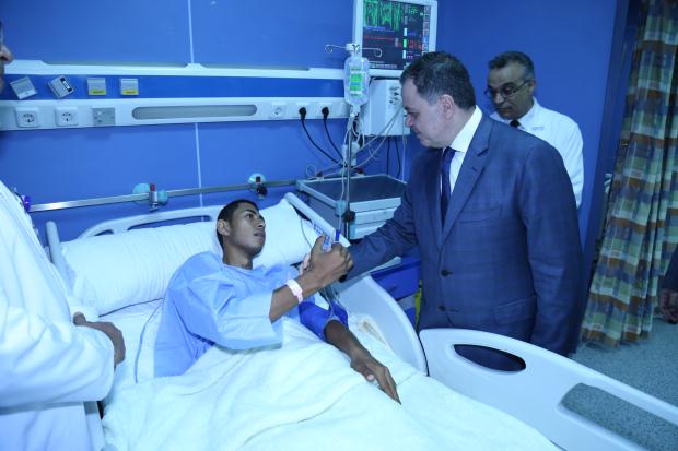 بالصور.. وزير الداخلية يزور أبطال الشرطة بعد إحباطهم محاولة اقتحام كمين العريش