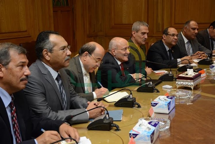 مباحثات حكومية لتفعيل وتطبيق "منظومة التابلت التعليمي"