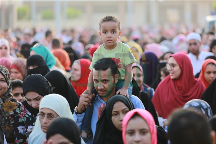 بالفيديو.. محافظ كفر الشيخ يؤدى صلاة عيد الأضحى المبارك بالاستاد الرياضي