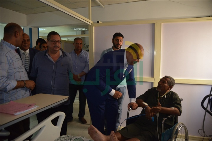 بالفيديو والصور.. محافظ مطروح يقدم التهنئة للمرضى بالمستشفي العام بمناسبة عيد الأضحى