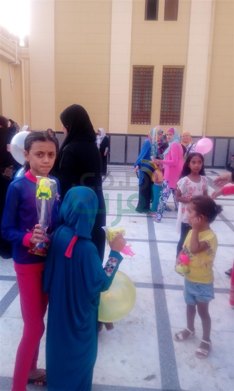 بالفيديو والصور.. محافظ مطروح يؤدى صلاة عيد الأضحي المبارك ويستقبل المُهنئين بالعيد 