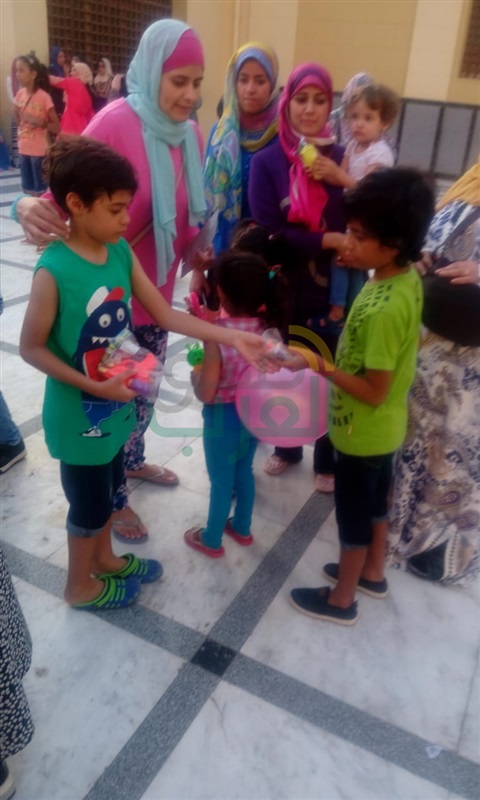 بالفيديو والصور.. محافظ مطروح يؤدى صلاة عيد الأضحي المبارك ويستقبل المُهنئين بالعيد 