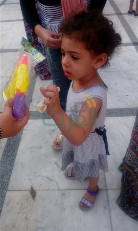 بالفيديو والصور.. محافظ مطروح يؤدى صلاة عيد الأضحي المبارك ويستقبل المُهنئين بالعيد 